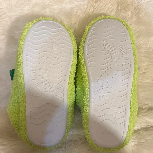 Adorable Squishmallow NWT smiley face slippers. Size youth 3.5-4.5 - Picture 3 of 6